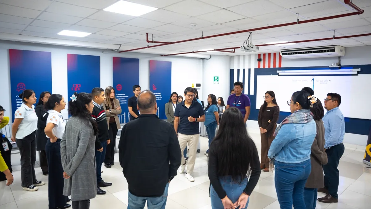 Círculo de docentes y coordinadores UCV en el Full Day de liderazgo consciente
