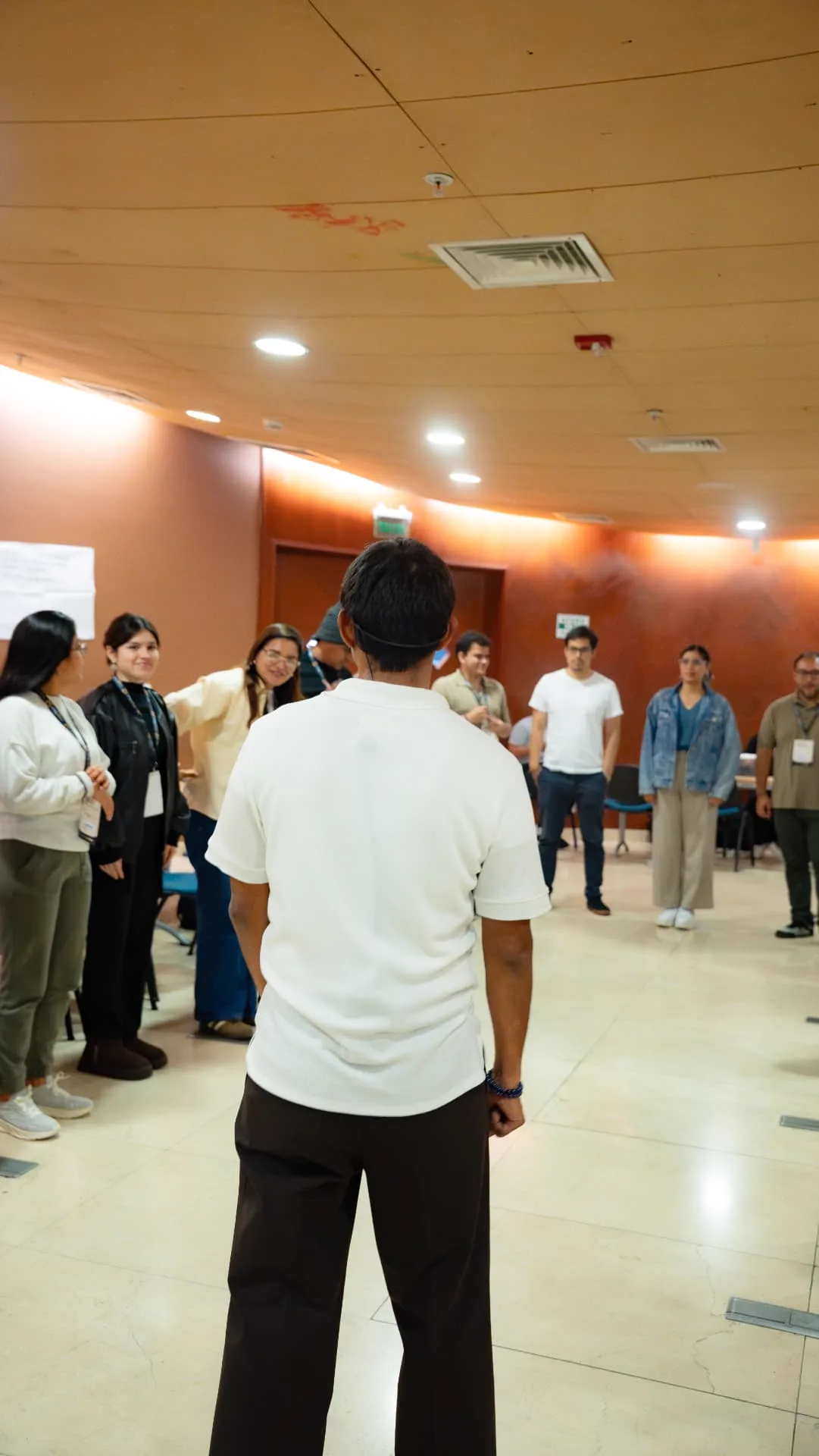 Facilitación en círculo durante un Full Day RECO en Lima
